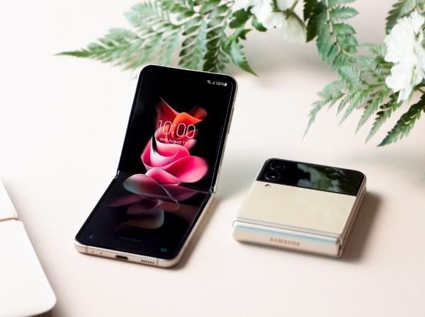 三星Galaxy Z Flip3 5G火热预售 折叠屏开合之间掌控自如 