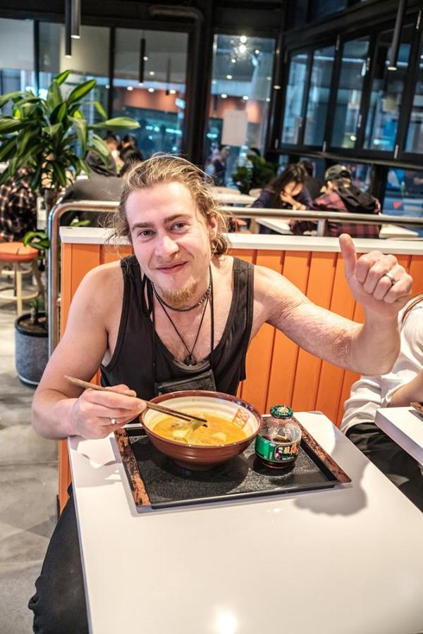 从一碗张亮麻辣烫，看透餐饮标准化运营的关键！