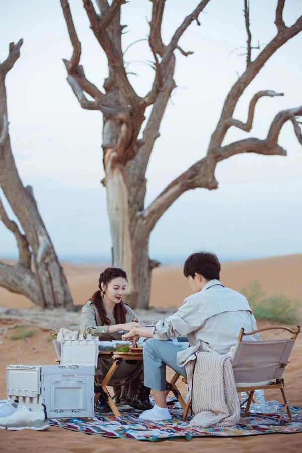 《女儿们的恋爱4》张雨绮李柄熹夕阳下接吻