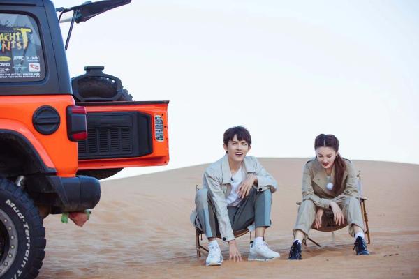 《女儿们的恋爱4》张雨绮李柄熹夕阳下接吻