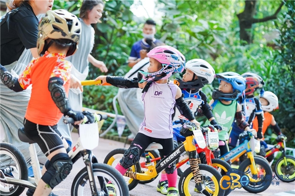 2021粤港澳大湾区儿童滑步车赛长隆站顺利举行！小骑手挑战丛林跑道！