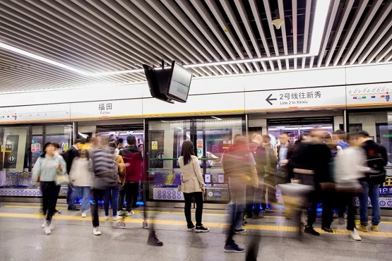  没有一个深圳青年，能“走出”深圳地铁