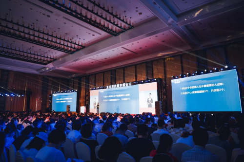 扶鹰教育对话浙大心理学博士陈海贤：就双减、不婚、孩子抑郁等问题展开深度讨论