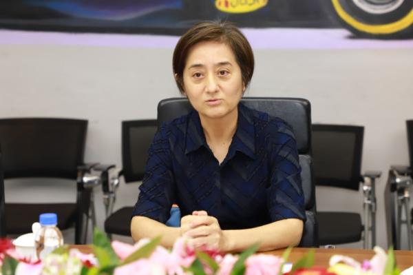  海淀区妇联党组成员、副主席翟威率区、街道两级妇联组织调研易车