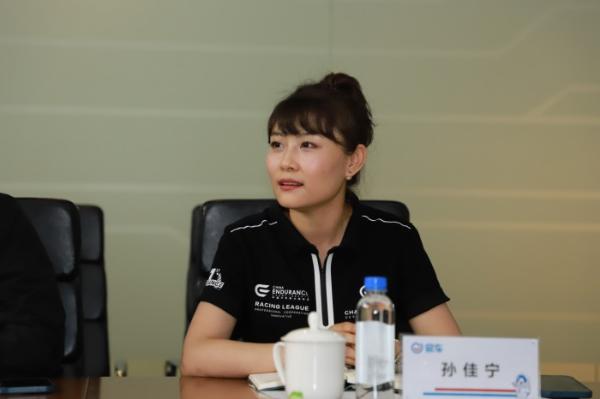  海淀区妇联党组成员、副主席翟威率区、街道两级妇联组织调研易车