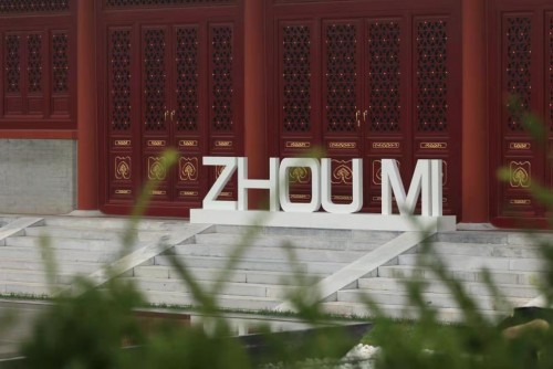  ZHOU MI 2022年春夏新品发布会闪耀中国国际时装周