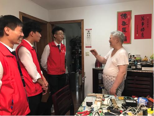 留下温暖传递爱——太平洋房屋党支部开展重阳节共建活动 