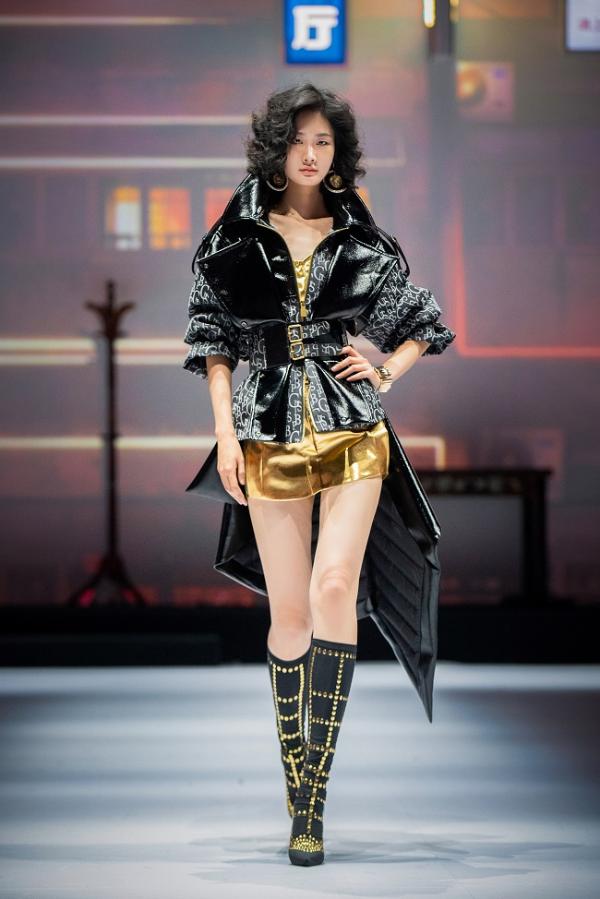  首创“风衣羽绒服”，波司登持续引领行业创新