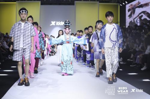  特步儿童X上海时装周kids wear 为大国少年搭建发光舞台 引领国潮新风尚