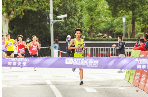  斯凯奇携手上海10K精英赛 引领“非快不可”的全民运动风潮