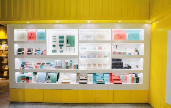  得力首家快闪店潮聚魔都TX淮海，代言人王源惊喜空降