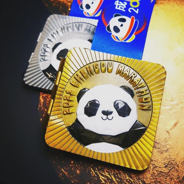   The 2021 Jetta SUV Chengdu Marathon press conference will be held for the fifth anniversary of the race. The official sailing medal and creative products are unique