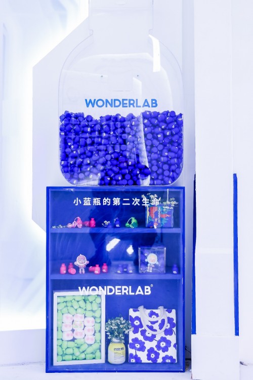 刘雨昕闪现Wonderlab小蓝瓶爆料舱，国潮新品上市解锁丝路文化
