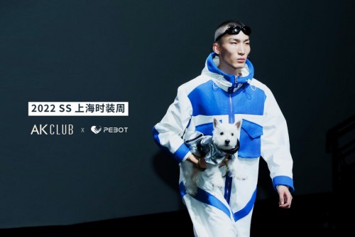  “太空狗”大麦登上上海时装周T台，PEBOT将亲宠体验做到极致