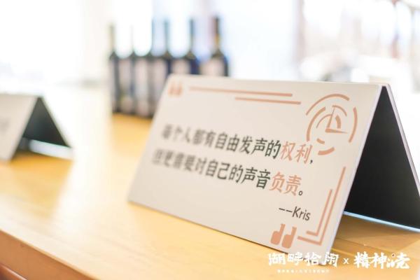  我们在这里打造了一个“精神的壳”湖畔书吧