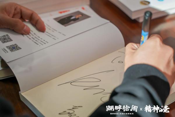  我们在这里打造了一个“精神的壳”湖畔书吧