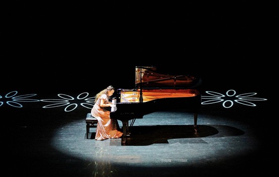  国际钢琴家胡雪莎展大师风采 深圳音乐会圆满落幕