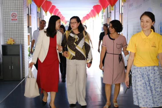 广州市侨联调研团参访黄埔区中大附属外国语实验学校 