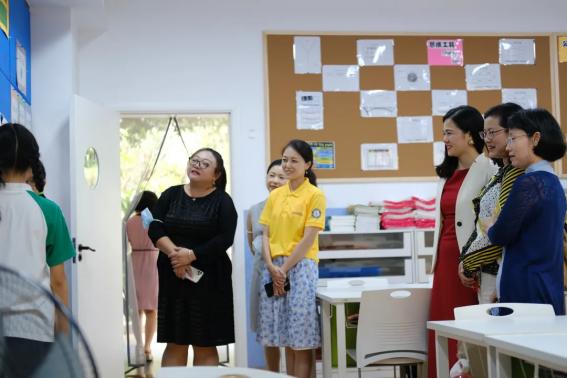 广州市侨联调研团参访黄埔区中大附属外国语实验学校 