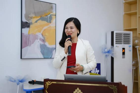 广州市侨联调研团参访黄埔区中大附属外国语实验学校 