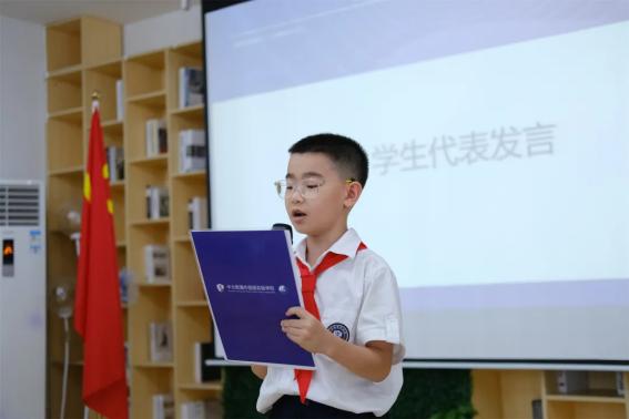 广州市侨联调研团参访黄埔区中大附属外国语实验学校 