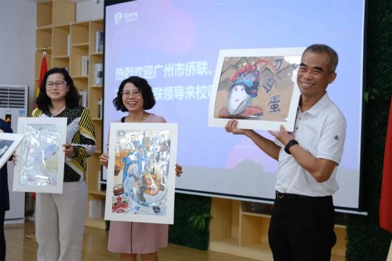 广州市侨联调研团参访黄埔区中大附属外国语实验学校 