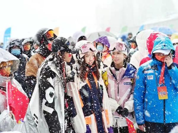  助力2021雪季亚洲首滑 phenix创立可可托海首家滑雪店 