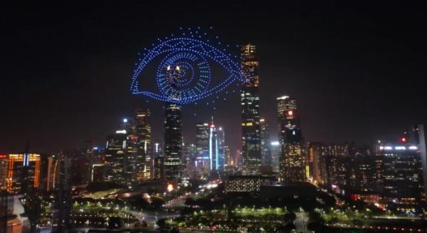  2021中国网络媒体论坛开幕 穿越千机广州上演千架无人机表演大秀