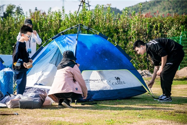  跟着奥迪和骆驼走进山野，活出生命的辽阔