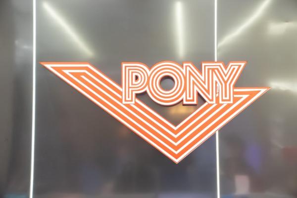  PONY体验店开业 品牌代言人、大使到场祝贺