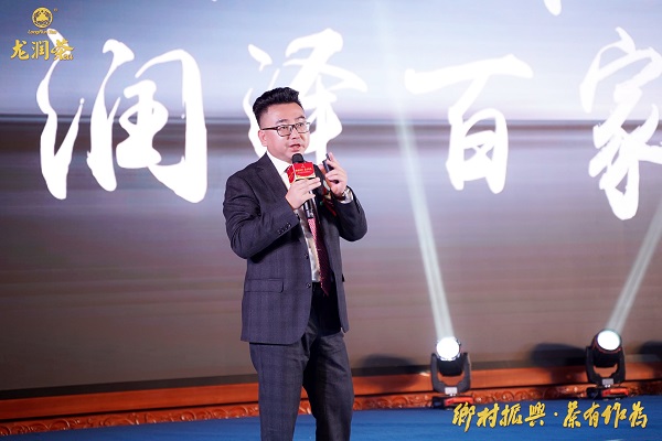 许亚楠.JPG