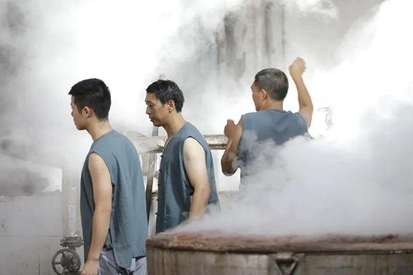  “富盛天下”形象大使张铁林见证名酒传奇