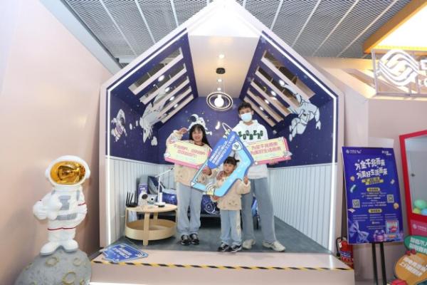  中国移动“全千兆沉浸式快闪店”落地南宁