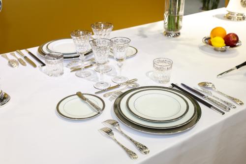  搭乘进博会快车，法国百年银器品牌CHRISTOFLE昆庭展示法式生活美学