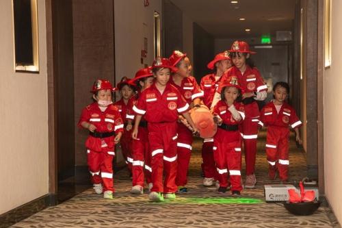  长隆熊猫酒店联合番禺区消防大队开展“我是小小消防员”活动