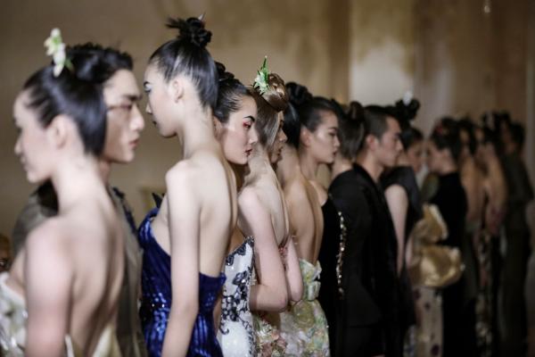  CHENEY CHAN 高级时装发布会，东方美学与西方时装屋的完美融合