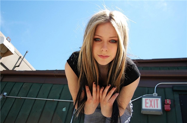   Avril Lavigne's new single 