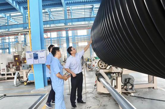  湖南公元自主研发超大口径HDPE克拉管，助力长江保护