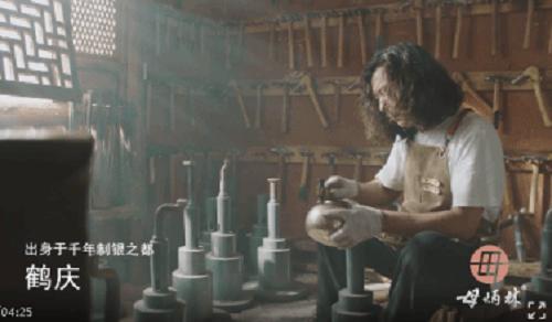  传承人母炳林借短视频展示制银工艺，抖音电商助力非遗传承与保护