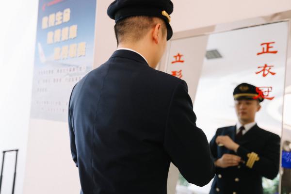 东航启动上海地区校招工作 面向2022高中毕业生