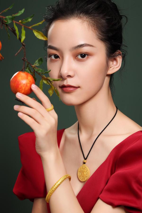  匠心成就质量，周大生“璀璨人生”古法非凡金再现东方美韵
