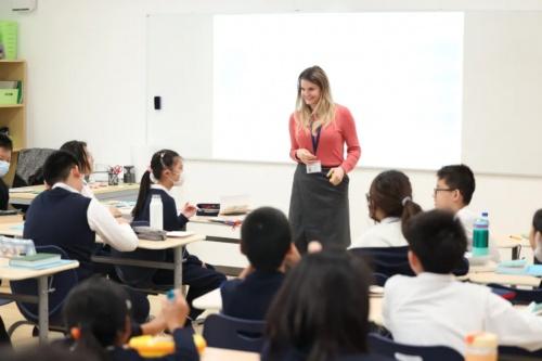  校长集体冲在教学一线，孵化双语学校“学术高地”，被圈粉了！