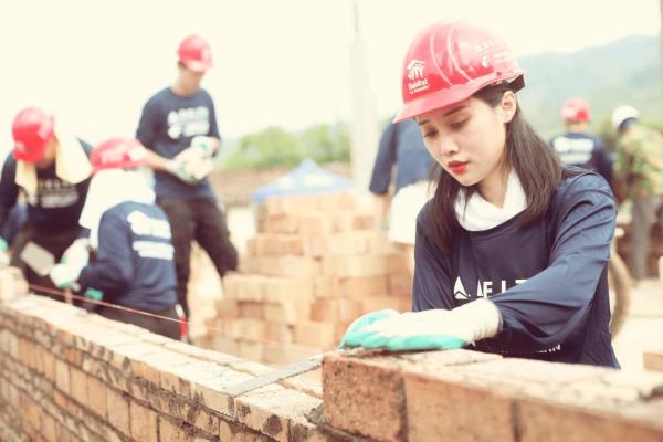  东航90后空姐徐诗慧荣膺“第十三届中国青年志愿者优秀个人奖”