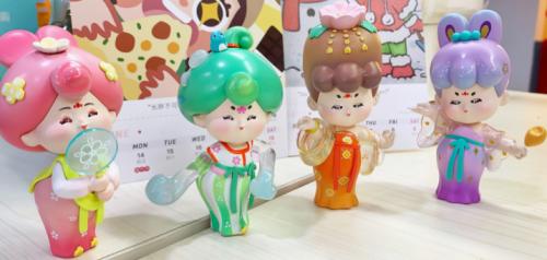 家里来了一群唐风萌肥女孩，俏皮舞姿简直太治愈了！