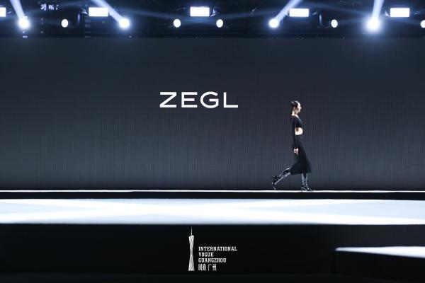 ZEGL荣膺“花城风尚品牌”！现场大秀氛围感十足