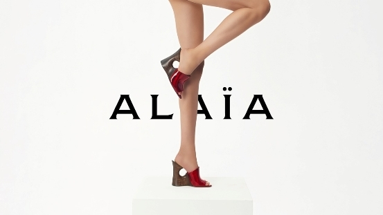  ALAÏA 发布2022冬春系列广告大片