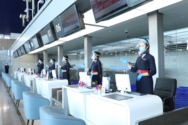 中国东航在上海浦东机场新开M岛高端值机区提供“一站式服务”
