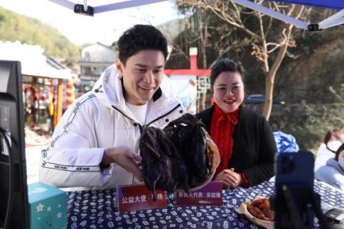  孙杨走进公益助农直播间，为“山沟沟里过大年”预热