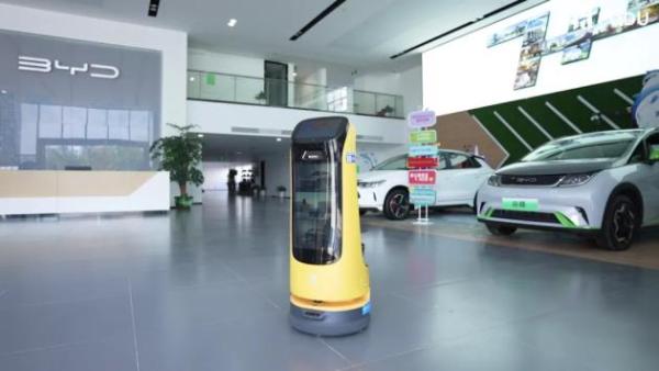  普渡机器人入驻比亚迪4S店，联动诠释“中国智造”