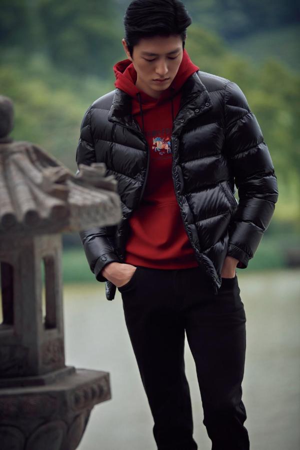 国际超模游天翼金大川演绎比音勒芬国潮联名冬季新品超吸睛